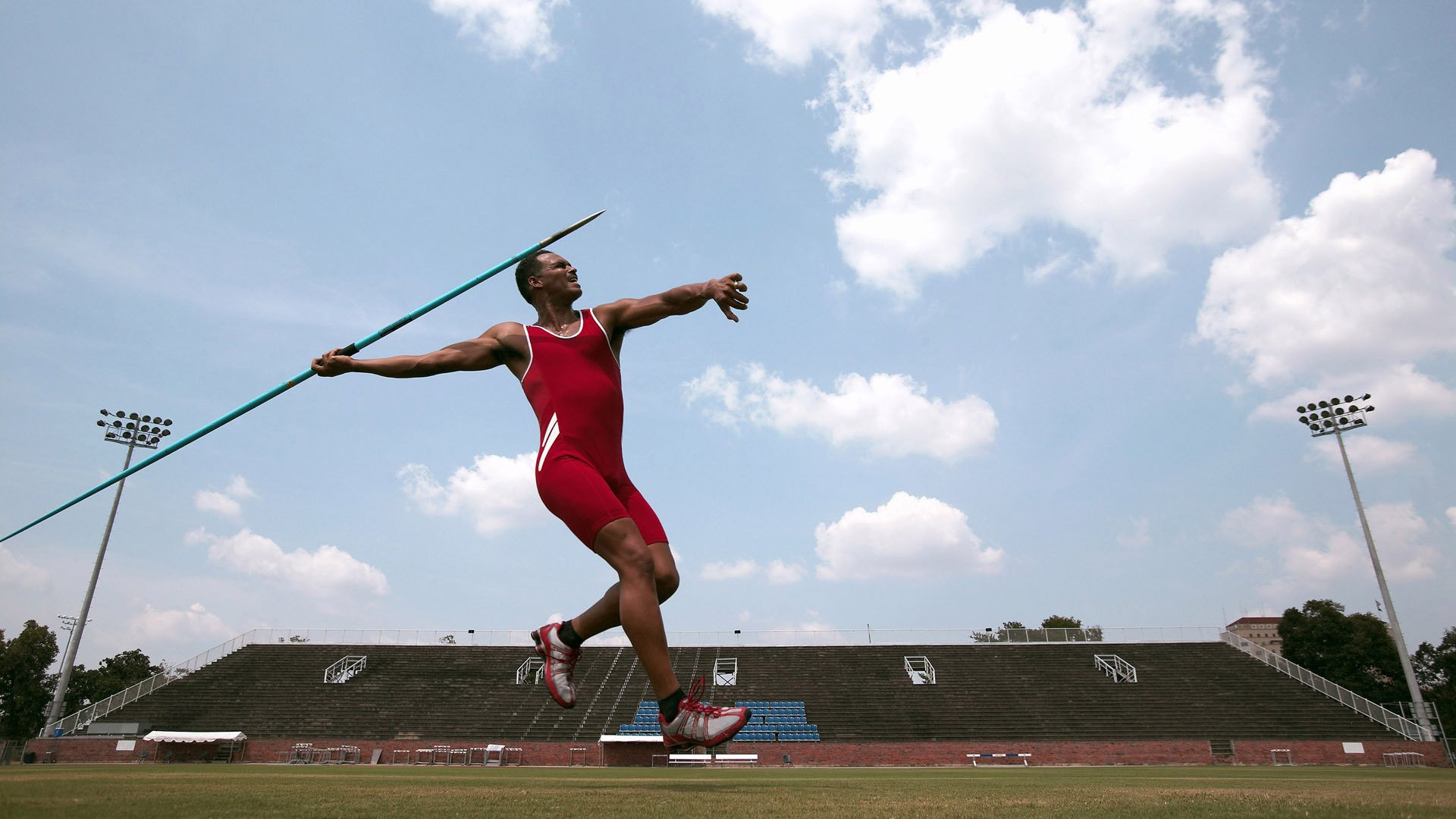 阿尔卡拉斯赛点兑现，巴塞罗那淘汰那不勒斯晋级四强，主帅激动落泪