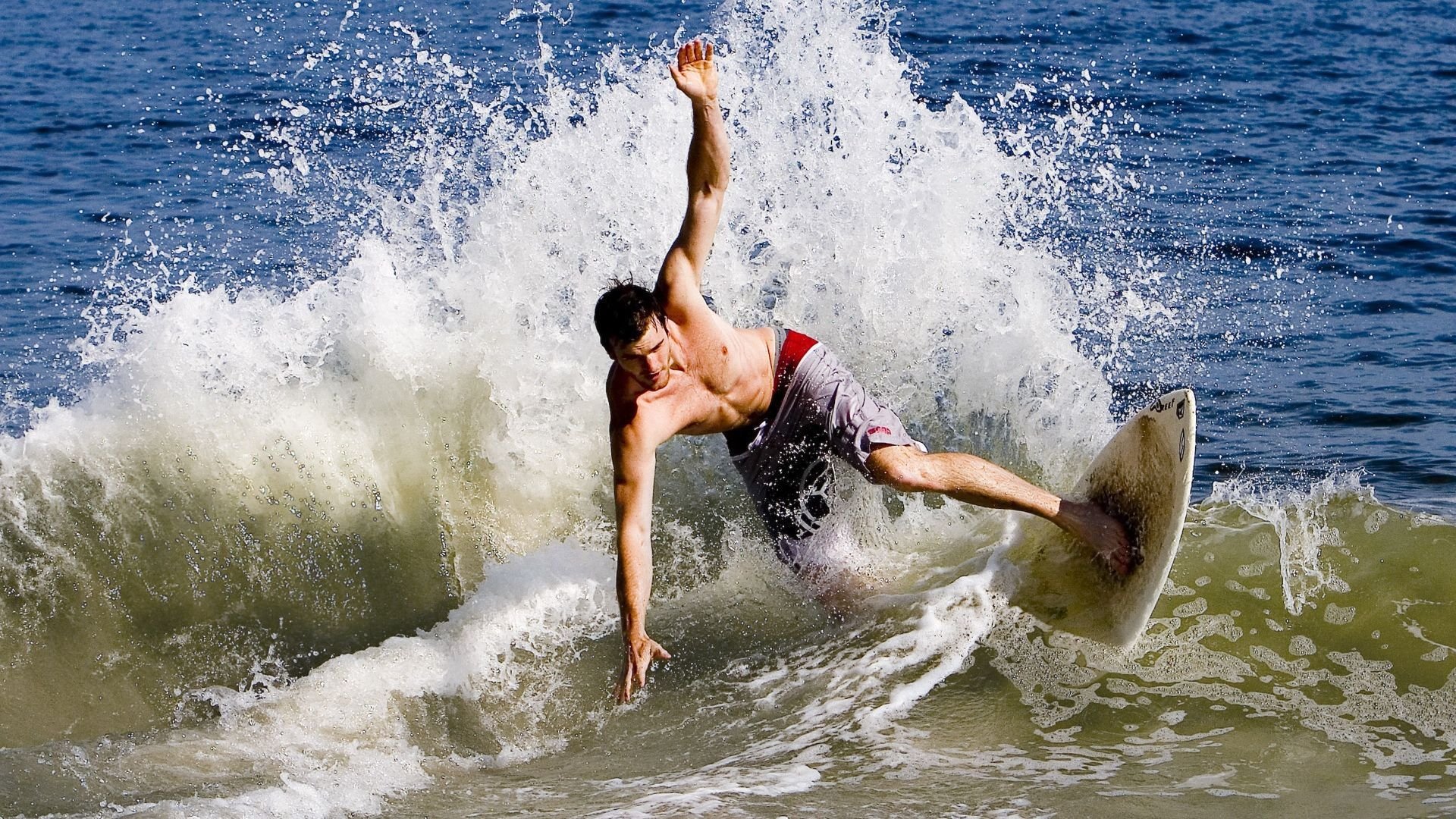 又见绝平！纽约尼克斯与金州勇士鏖战至终场，文班亚马读秒救主